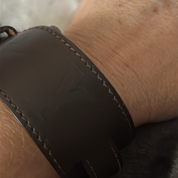 Authentic Louis Vuitton Leather Monogram Glacé Force wrap bracelet - Picture 11 of 15